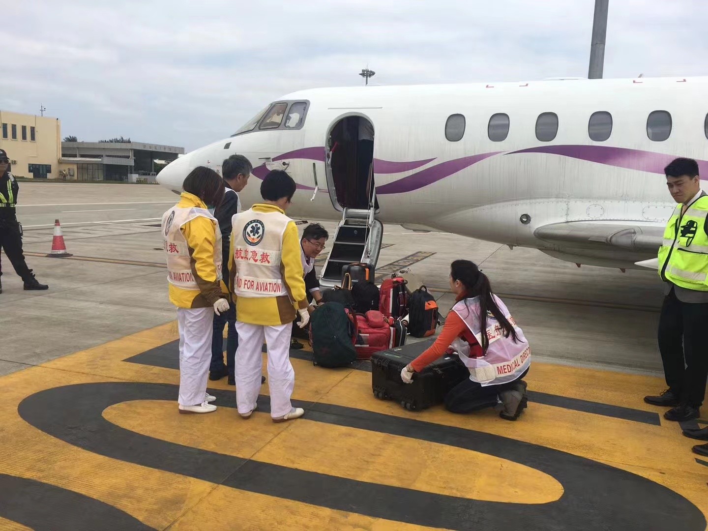 哈密香港出入境救护车出租